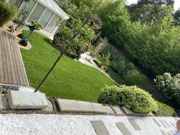 Garten mit Natursteinweg – Kelkheim